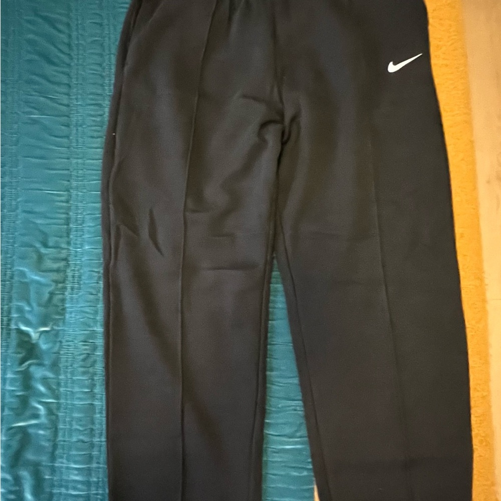 NWT Nike Women’s Trend Essential Fleece Pants